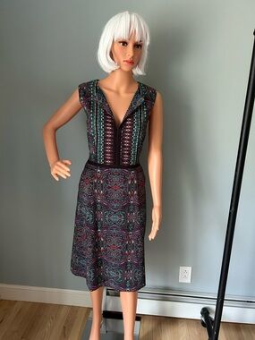 Nanette  Lepore Sleeveless V-Neck Patterned Midi Dress in Deep Plum